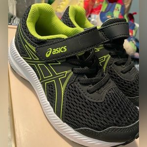 NWT boys 11 ASICS